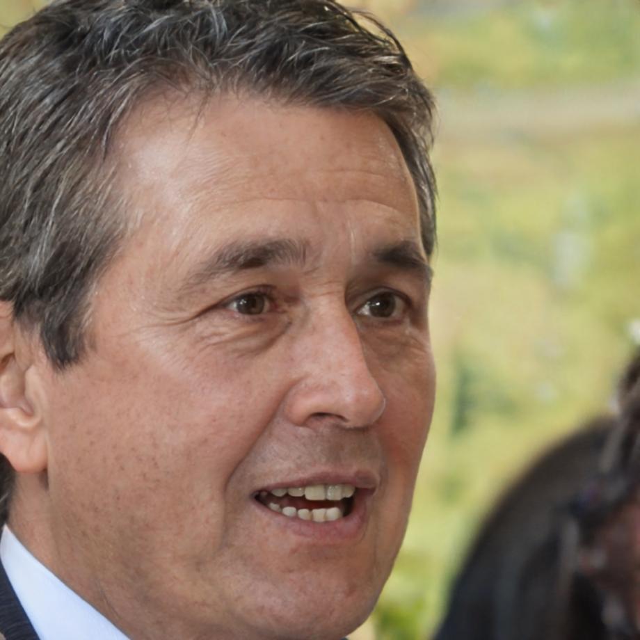 Eleuterio Vázquez, Analista Senior